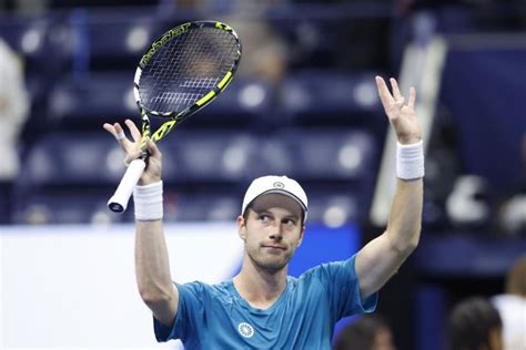 U.S. Open tennis: Swiatek, Sinner sweeps, Alcaraz, Hurkacz .